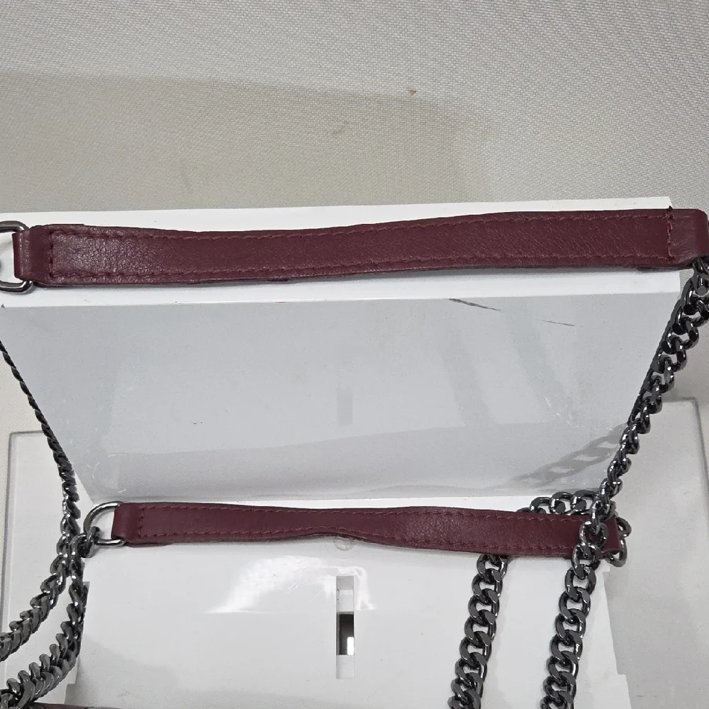 Chic Quilted Shoulder Bag in Rich Burgundy - Picture 8 of 8